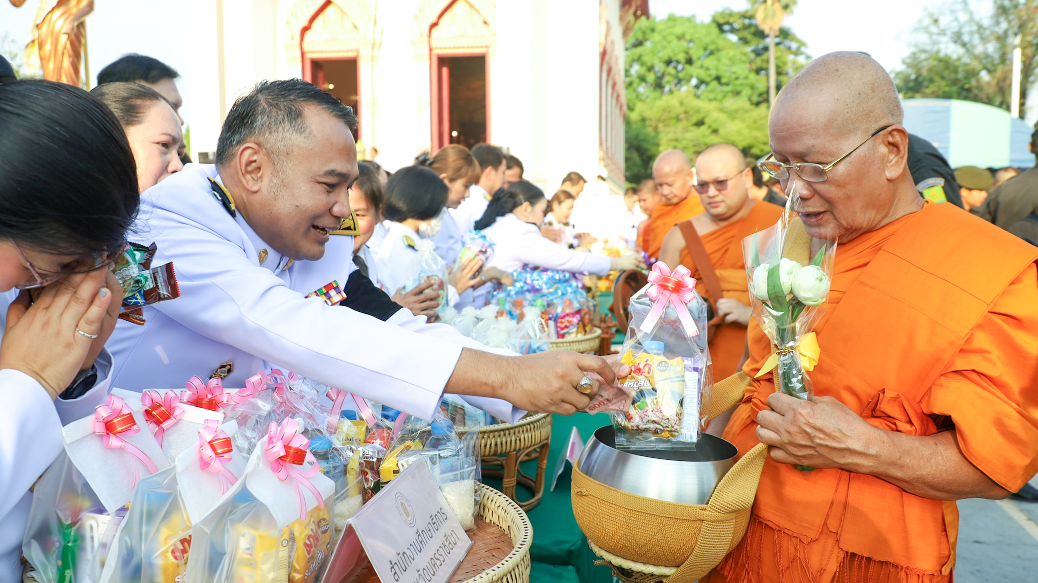 ศธจ.นครราชสีมา ร่วมพิธีสวดพระพุทธมนต์และทำบุญตักบาตรถวายพระราชกุศล เนื่องในวันที่ระลึกมหาจักรีบรมราชวงศ์ ประจำปี 2569