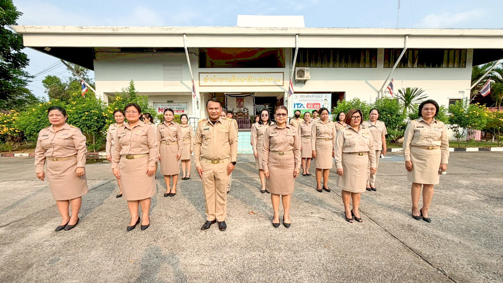 ศธจ.นครราชสีมา จัดกิจกรรมเข้าแถวเคารพธงชาติและร้องเพลงชาติไทย ประจำเดือนเมษายน 2569