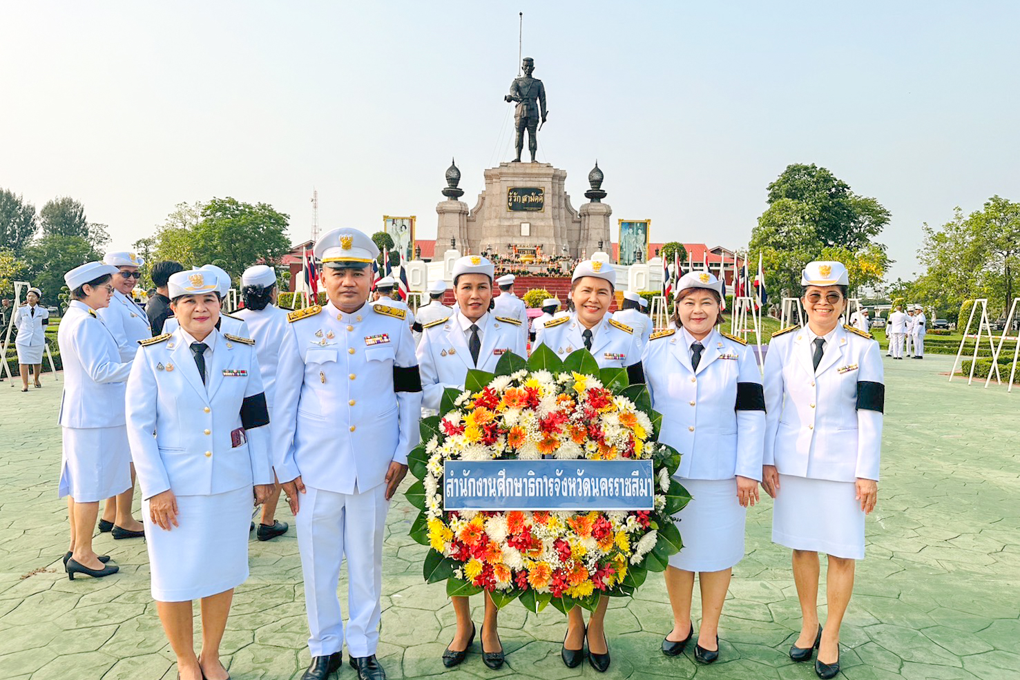 ศธจ.นครราชสีมา ร่วมพิธีวางพวงมาลาถวายราชสักการะ พระบรมราชานุสาวรีย์สมเด็จพระนเรศวรมหาราช